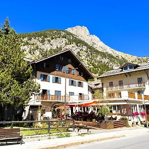 Aparthotel Claviere Hotel